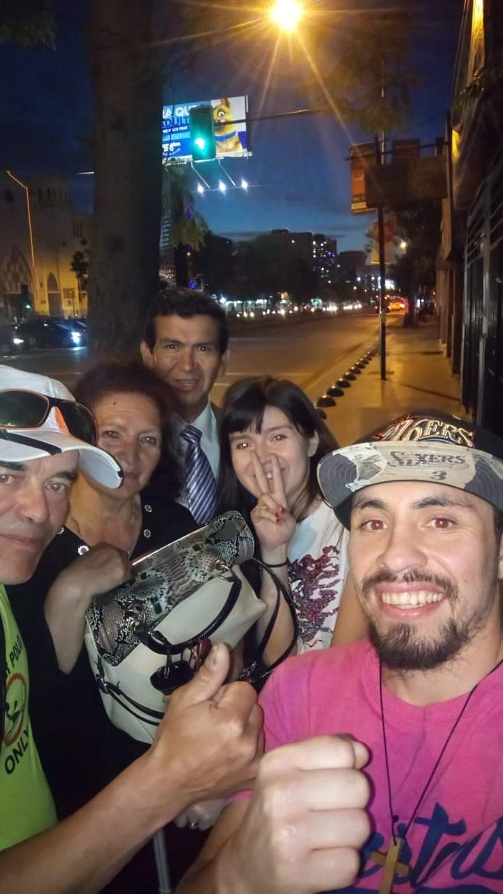 El boxeador quellonino "Pancora" Velasquez recuperó una cartera robada a una mujer en pleno centro de Santiago