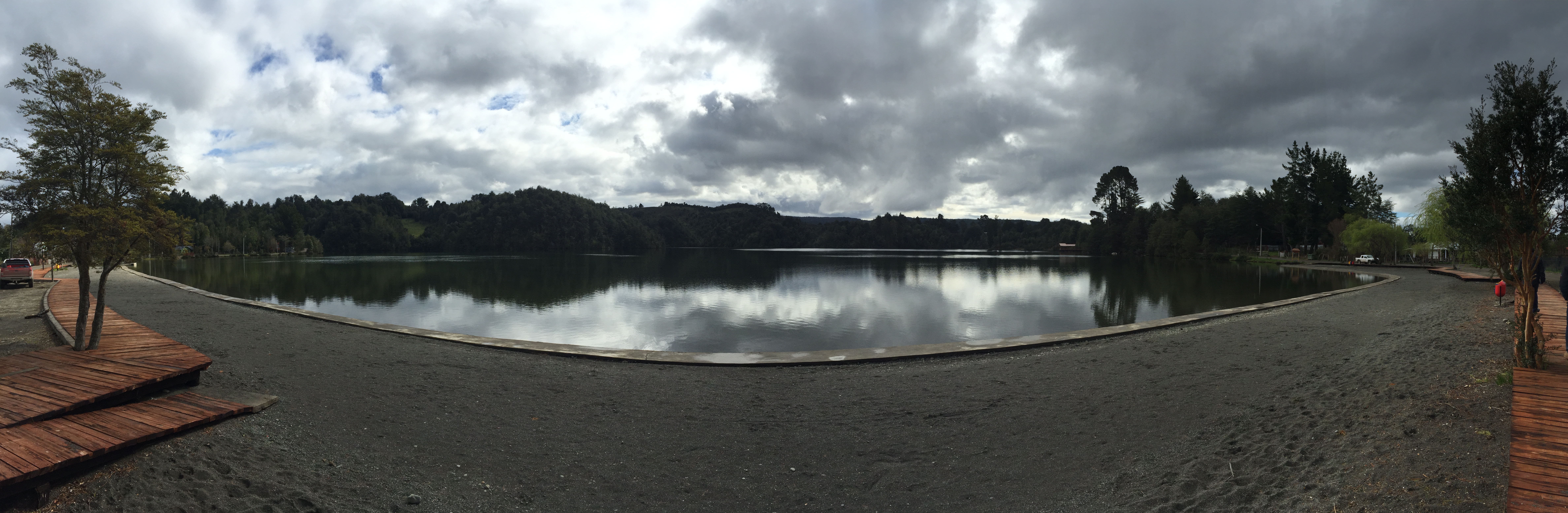 Laguna Pastahue es una única playa habilitada para el baño en Castro