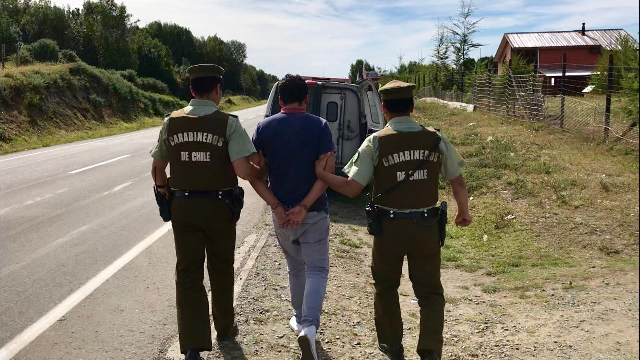 Chonchi: Cae prófugo que protagonizó violento robo de un vehículo en Santiago