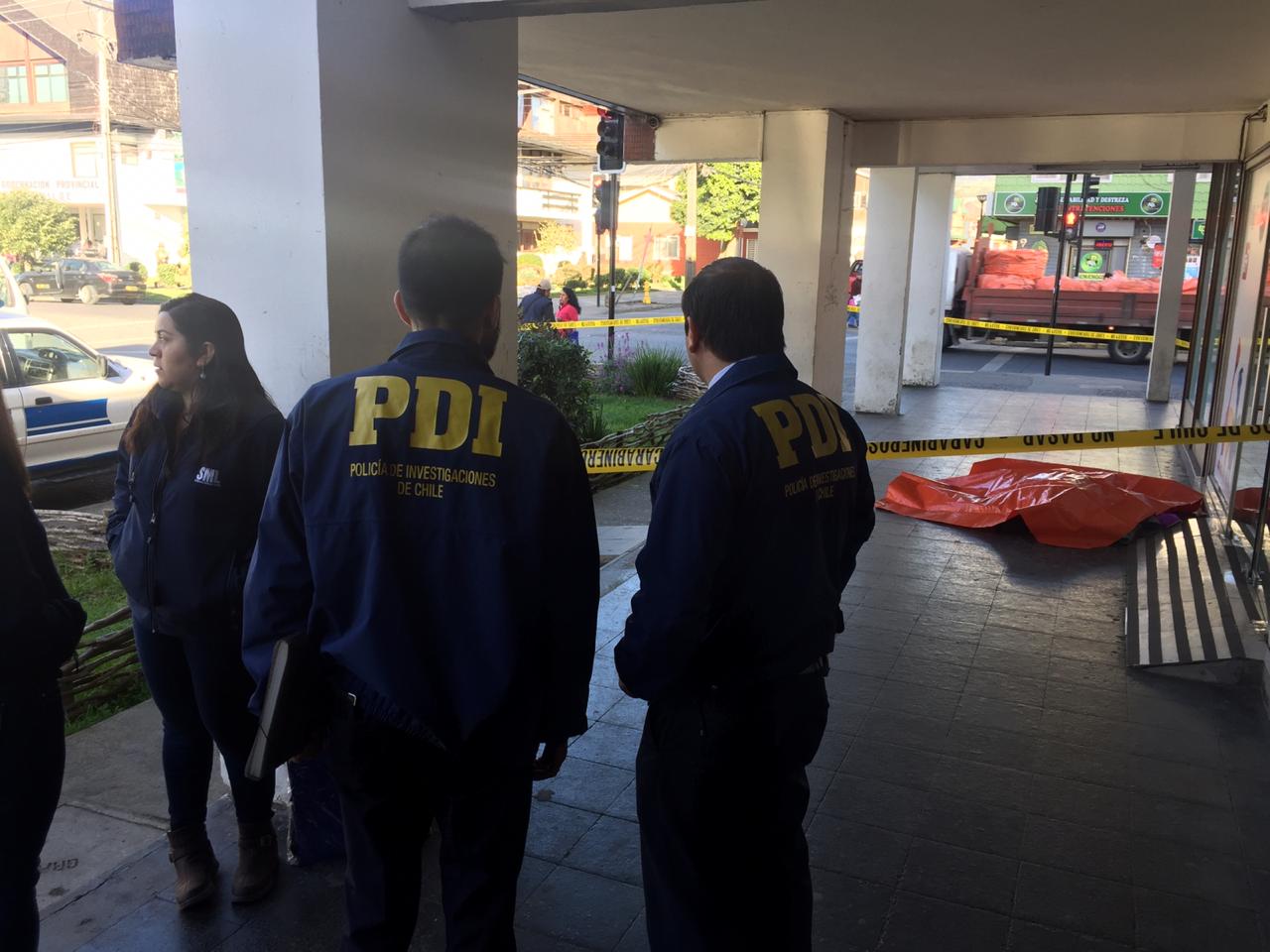 Castro: Hallan muerto a un hombre en el exterior de una sucursal bancaria