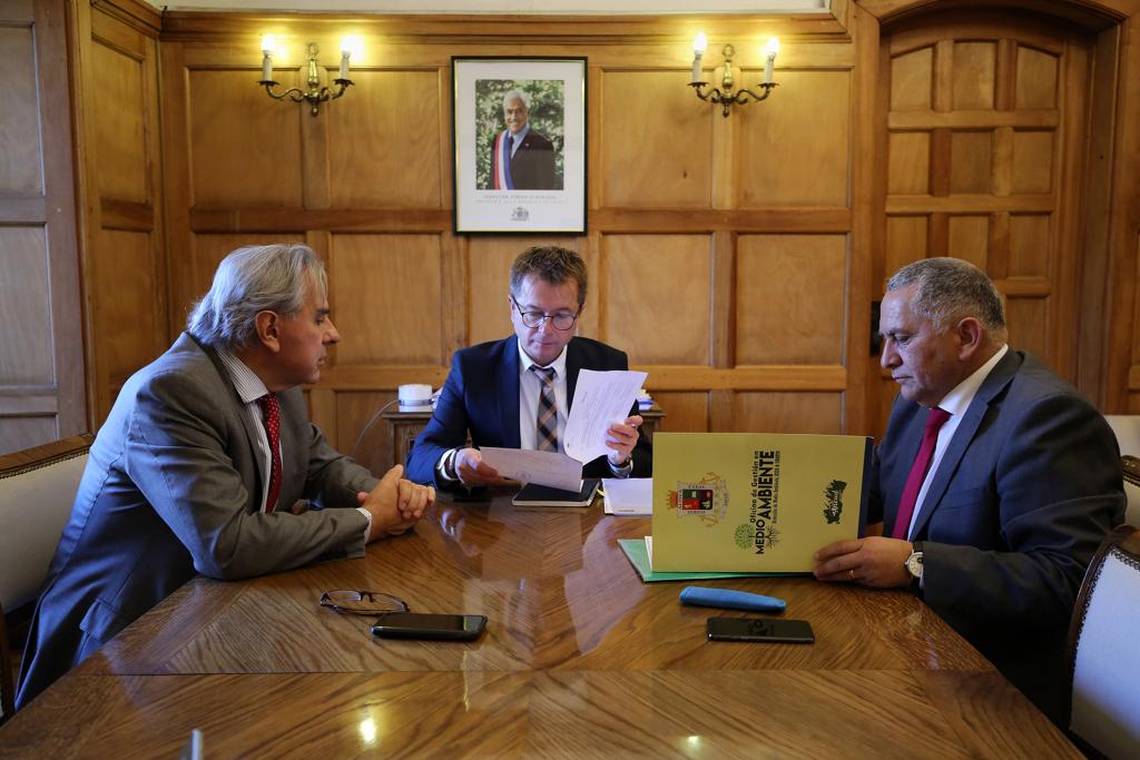 Alcalde de Ancud realiza gestiones en Santiago para disposición final los residuos domiciliarios