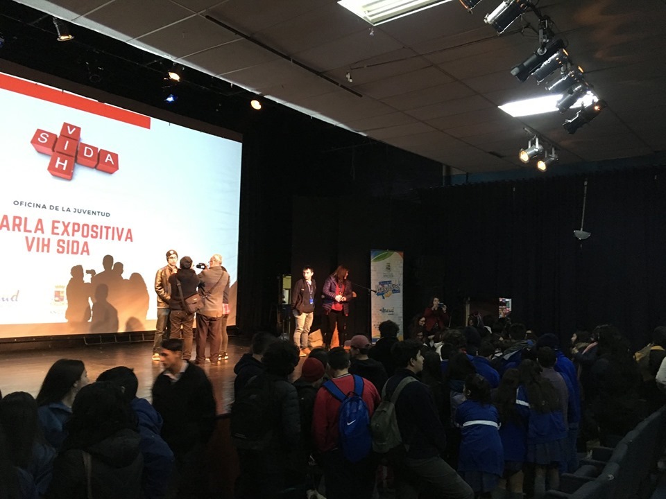 Municipio de Ancud congregó a jóvenes con charla de prevención de VIH SIDA