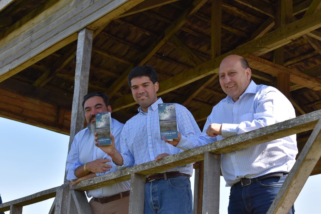 El Ministro de Bienes Nacionales visitó diferentes comunas de Chiloé, impulsando títulos de dominio y la conservación de humedales