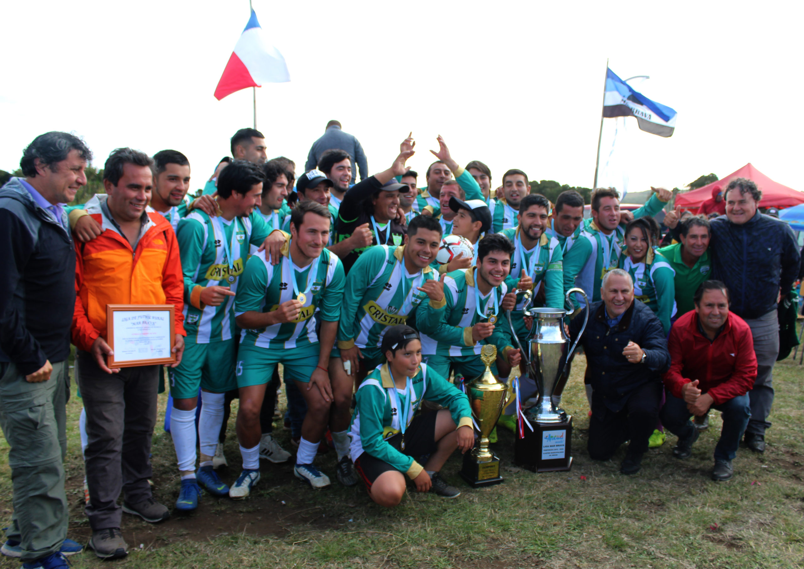 Alcalde ratifica construcción de estadio para fútbol rural, en final de Liga  Mar Brava