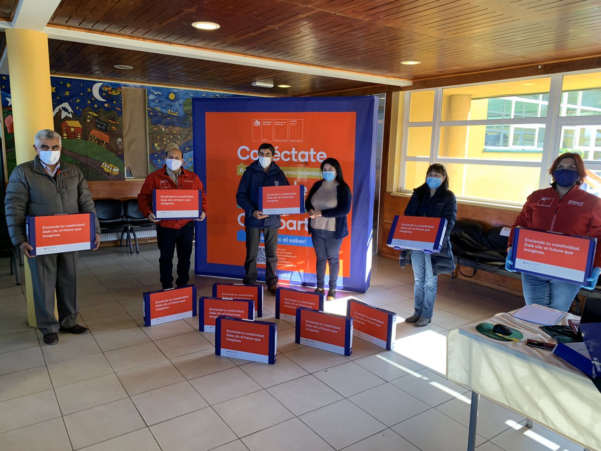 Avanza entrega de computadores a estudiantes de séptimo básico de Chiloé