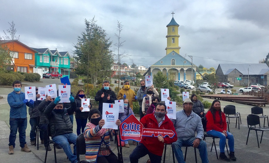 20 familias de Chonchi recibieron sus títulos de dominio