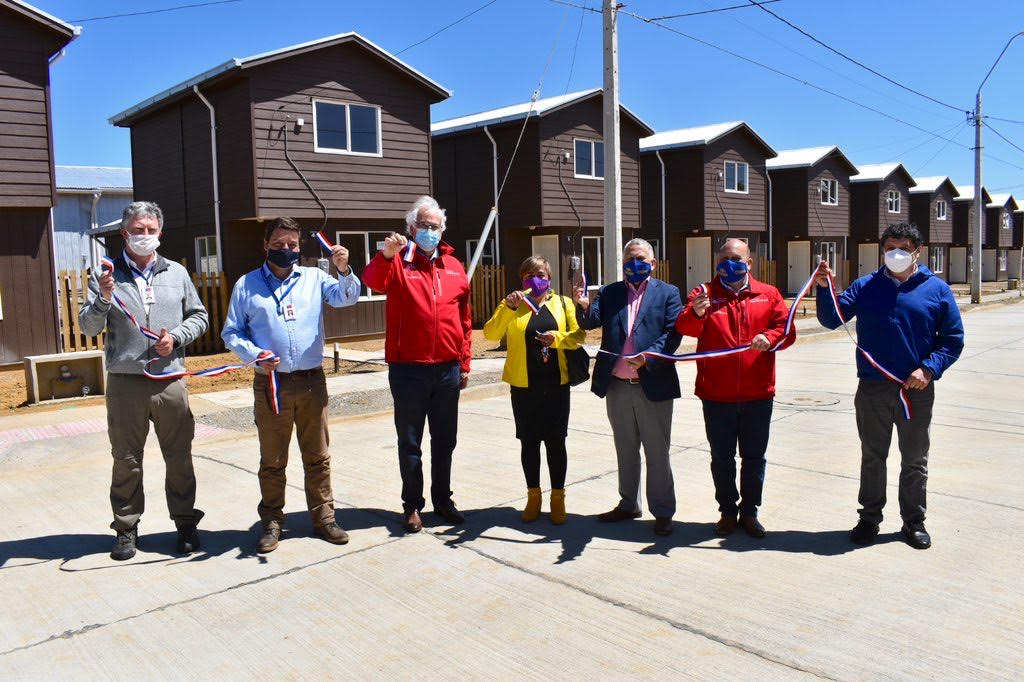 97 familias de Ancud reciben las llaves de su casa propia