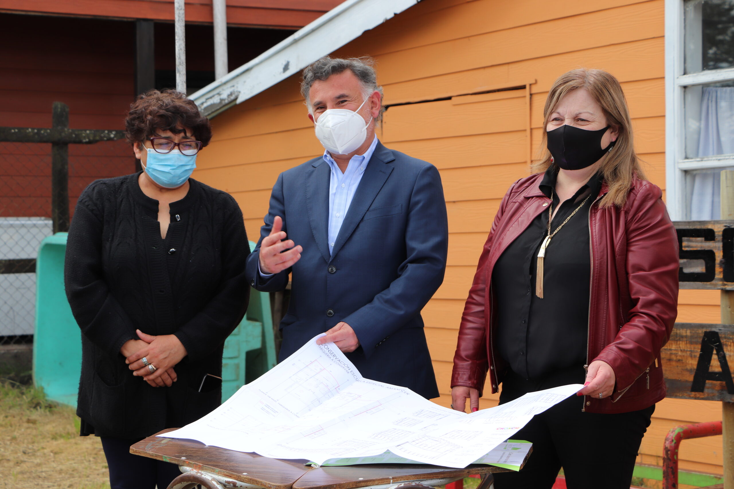 Alcalde Oyarzún anunció el mejoramiento integral de 3 establecimientos