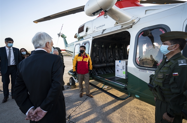 Llega a Chile primer cargamento de vacunas contra el Covid-19