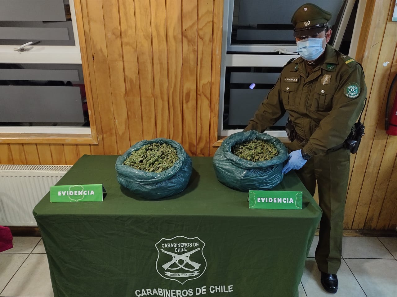 Dos detenidos y la incautación de 4 kilos de marihuana deja persecución policial