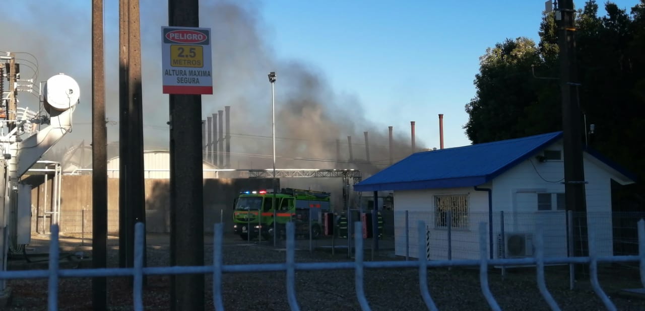 Controlan incendio en instalaciones de empresa eléctrica