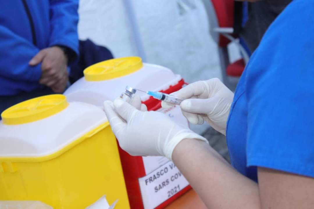 Suman a personas dializadas y con trasplante de órganos sólidos a vacunación