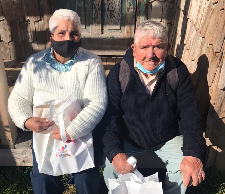 Adultos mayores son beneficiados con kits de estimulación cognitiva y autocuidado