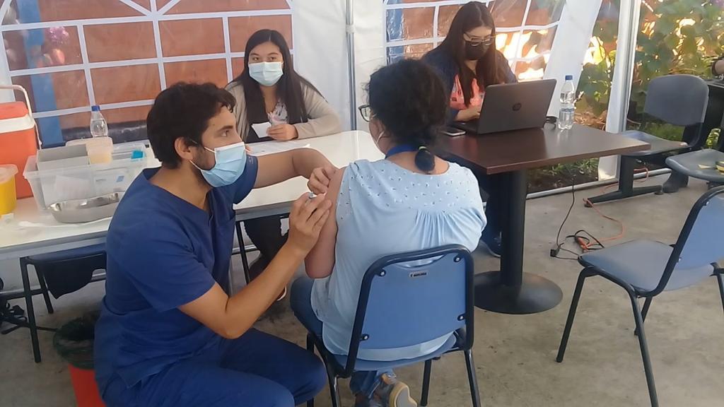 Funcionarios del Servicio de Salud Chiloé recibieron segunda dosis contra el covid-19