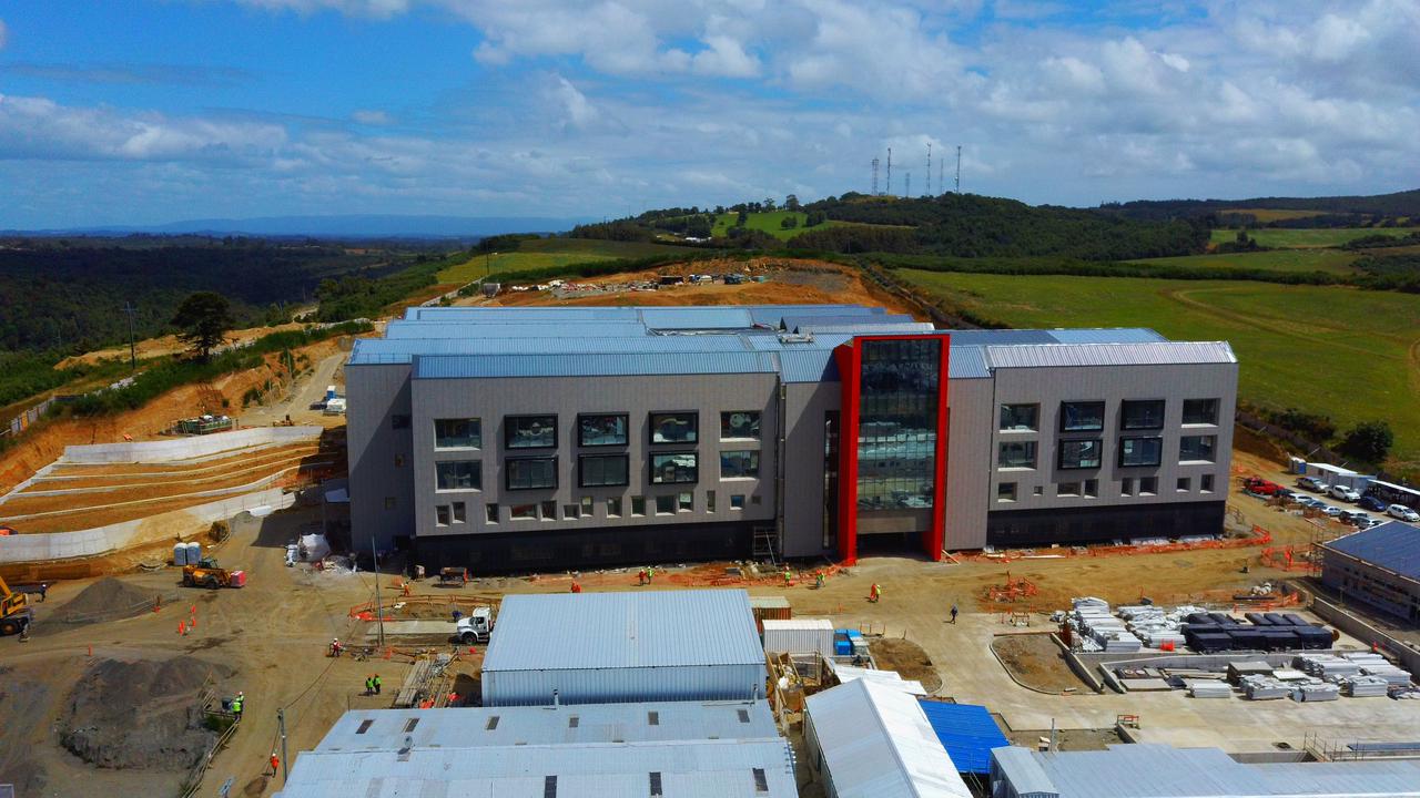 Diputado Santana destacó avances de los nuevos hospitales de Ancud y Quellón