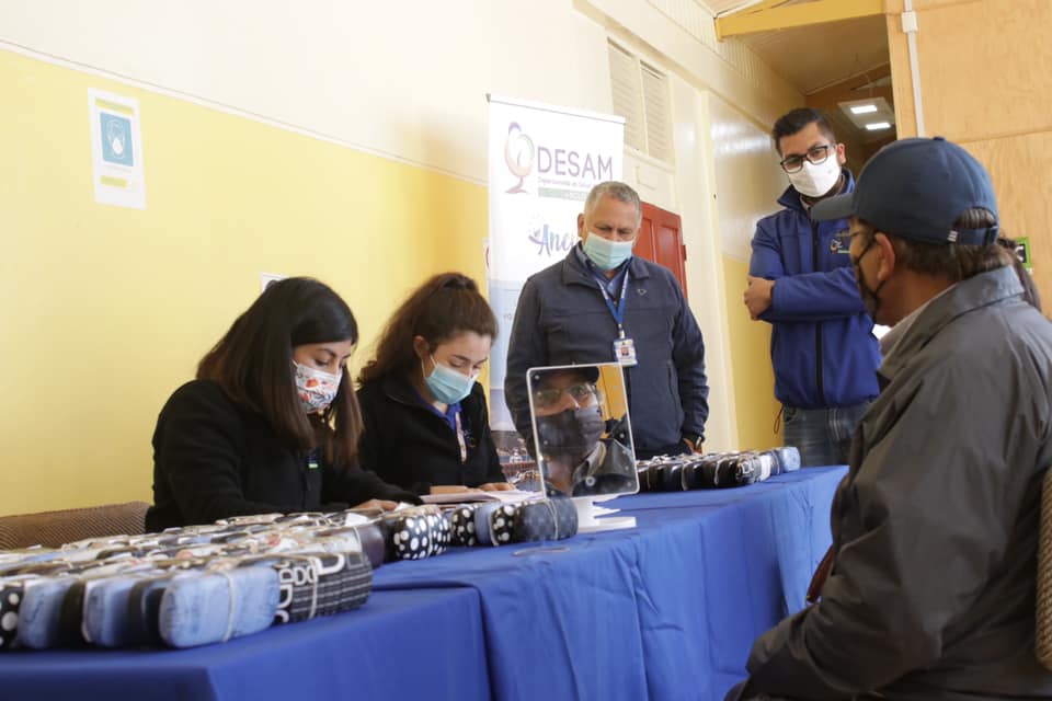 Salud Municipal en Ancud entrega casi un millar de lentes gratuitos