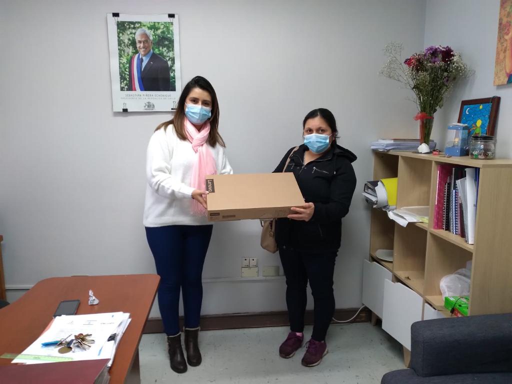 Alumnos del Liceo de Chonchi son beneficiados con computadores de Fundación Luksic