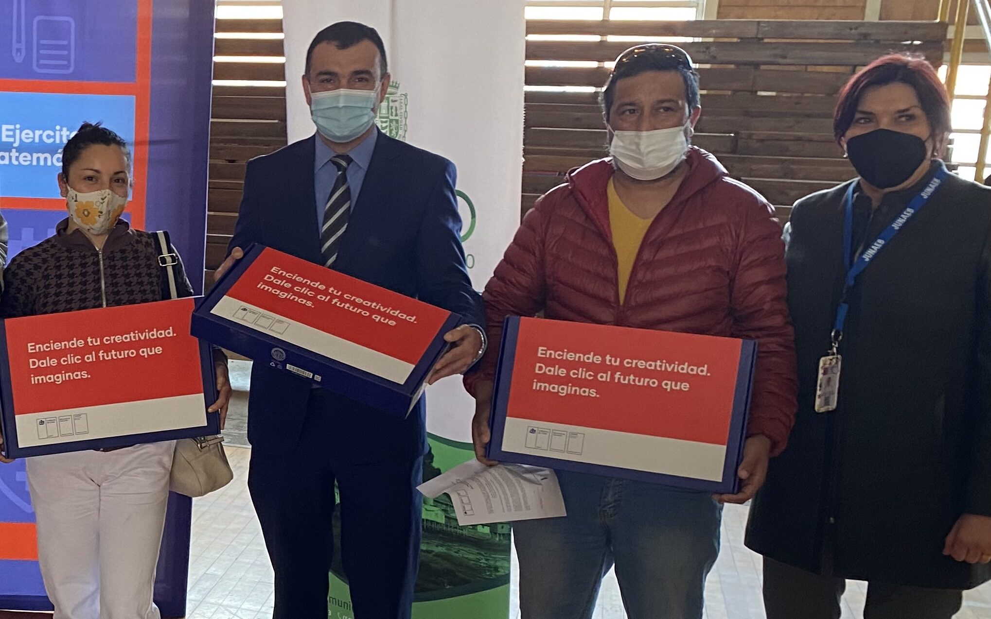 Estudiantes de Castro son favorecidos por programa “Me Conecto para Aprender”