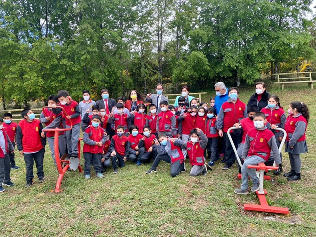 Ministro Figueroa destaca que el 100% de los colegios de Chiloé están con clases presenciales