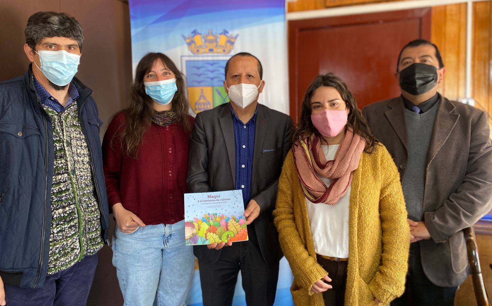 Realizan donación de libros para niñas y niños de Quinchao