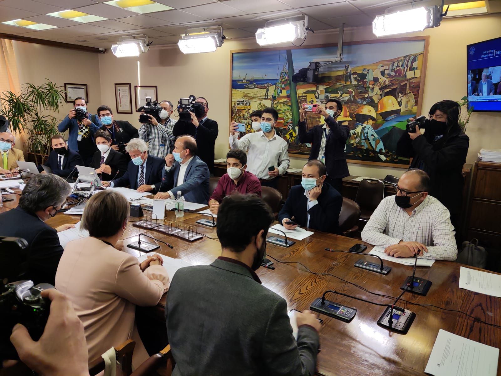 Diputado Ulloa pide incluir subsidios para ONG´s sin fines de lucro, incorporar a pensionados y aumentar apoyo a MIPyMES