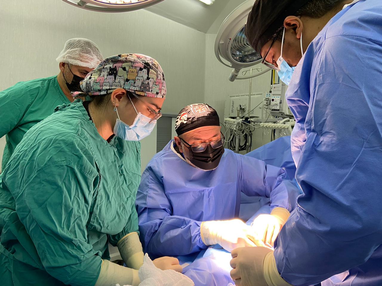 Inédita cirugía endovascular láser se realizó en Hospital Base de Castro beneficiando a dos pacientes