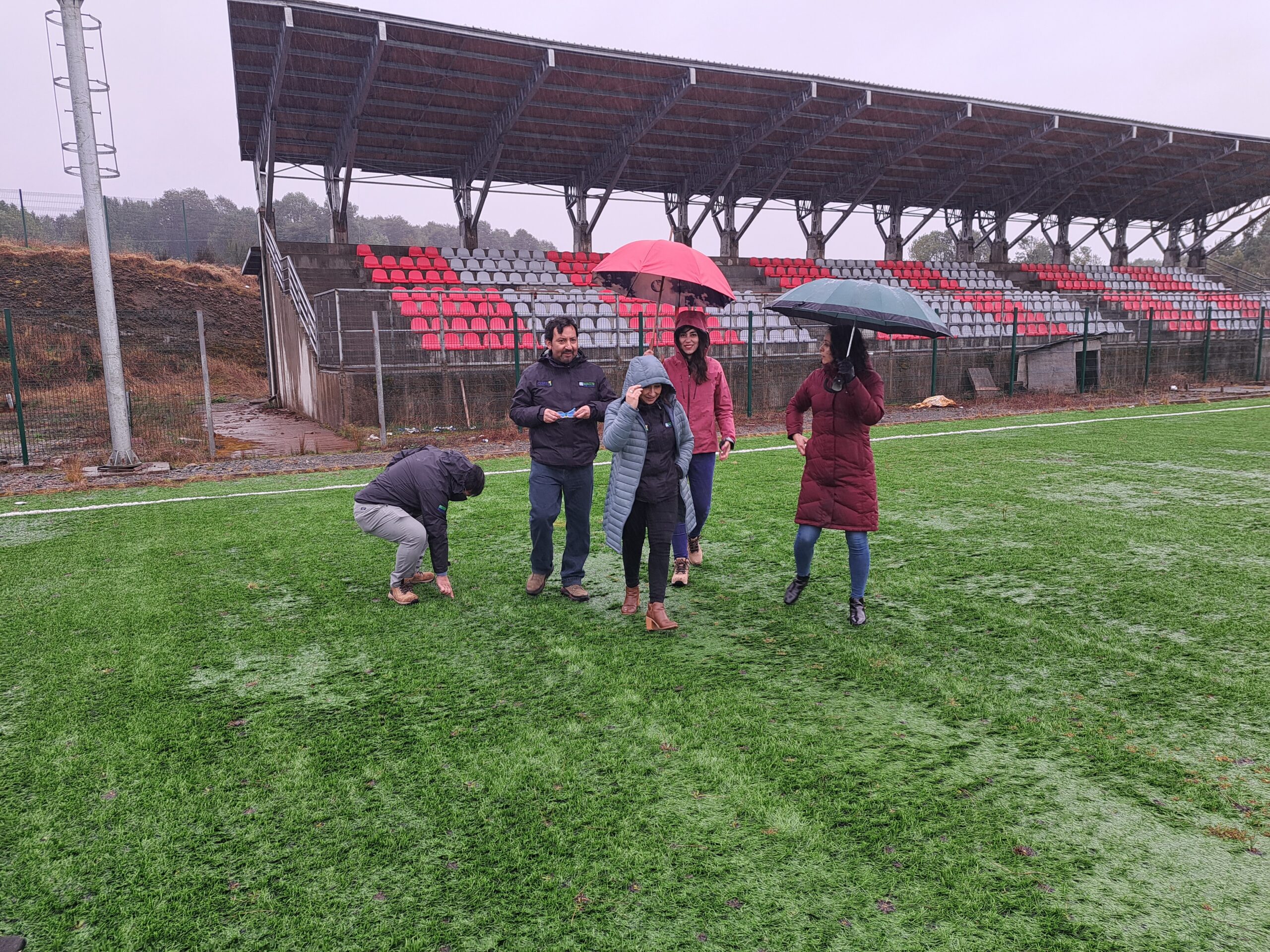 Comisión Fiscalizadora del CORE visitó recinto del estadio municipal de la comuna de Quemchi