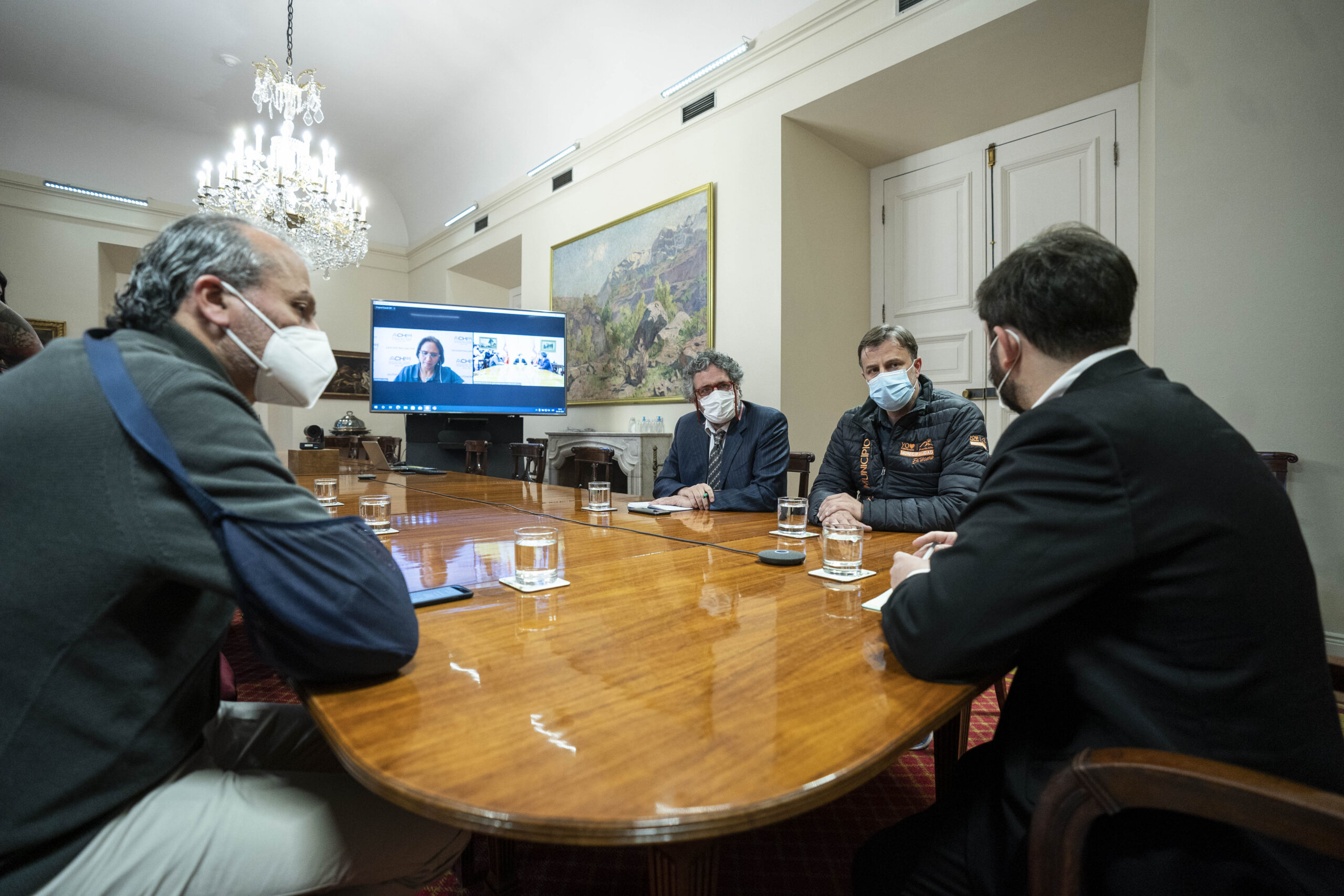 Gobernador Vallespin se reunió con el Presidente Boric para dialogar respecto a la creación de una nueva constitución