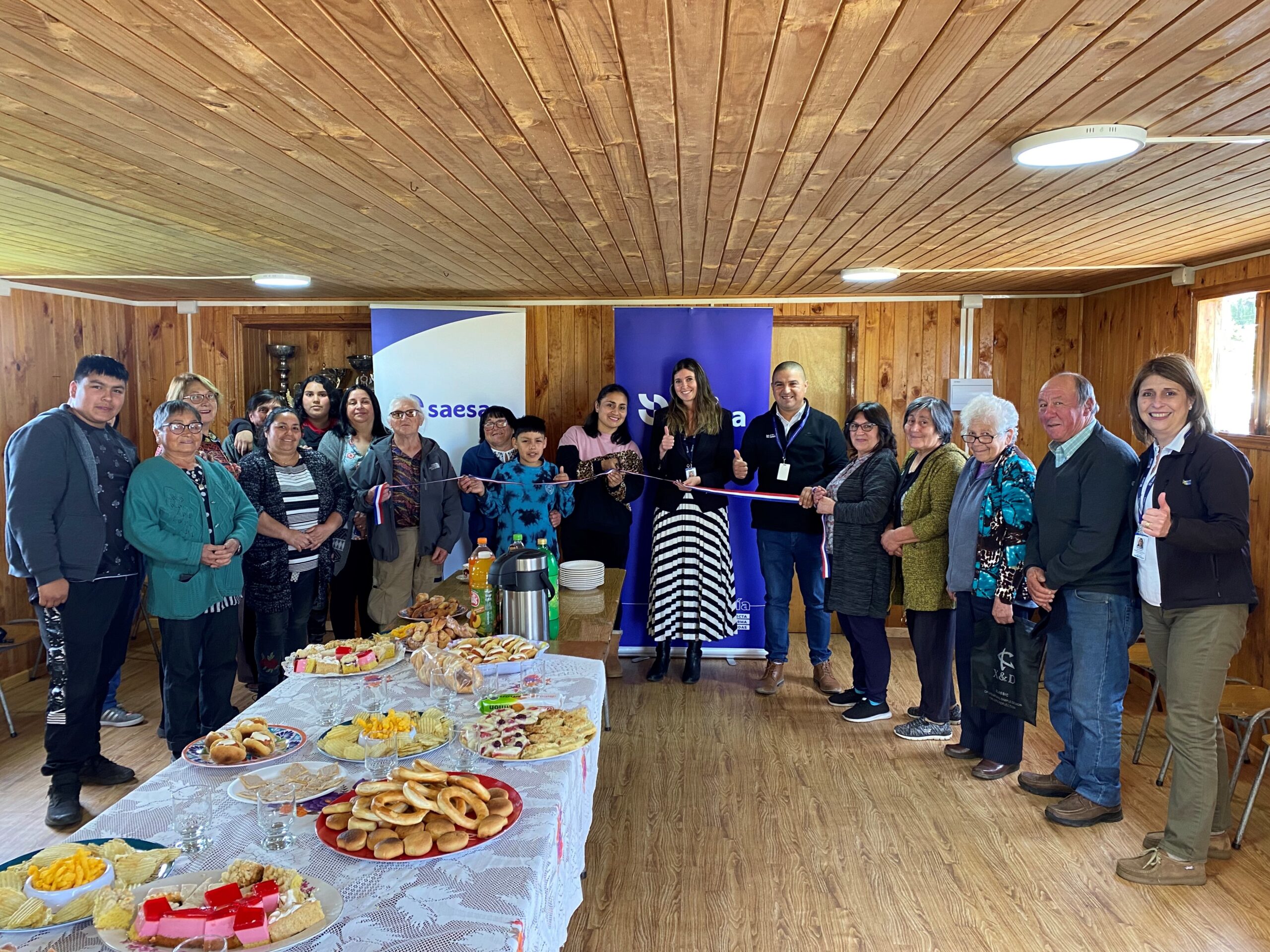 Junta de Vecinos de Canaán celebra la conexión de su sede social a la electricidad gracias a Saesa