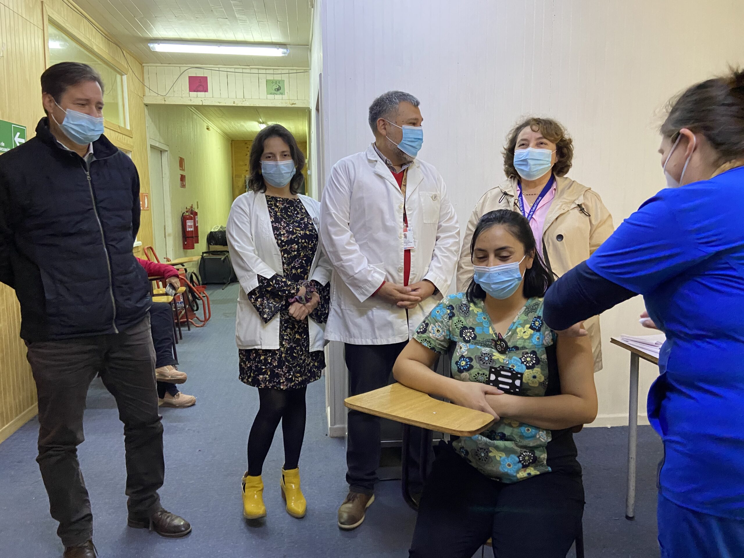 Servicio de Salud Chiloé refuerza vacunación bivalente