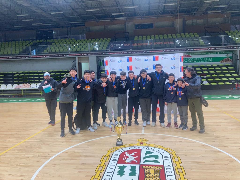 Castro y Puerto Varas clasificaron para competir en la Final Nacional de Básquetbol Sub 14 de los Juegos Deportivos Escolares