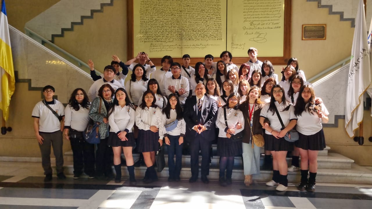 Estudiantes del Liceo Politécnico de Castro visitaron el Congreso Nacional
