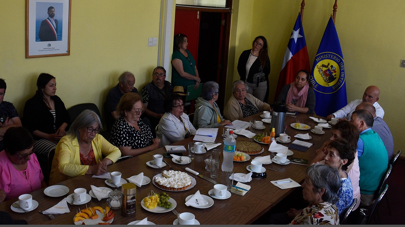 Realizan diálogo con ex-docentes en el marco de la deuda histórica