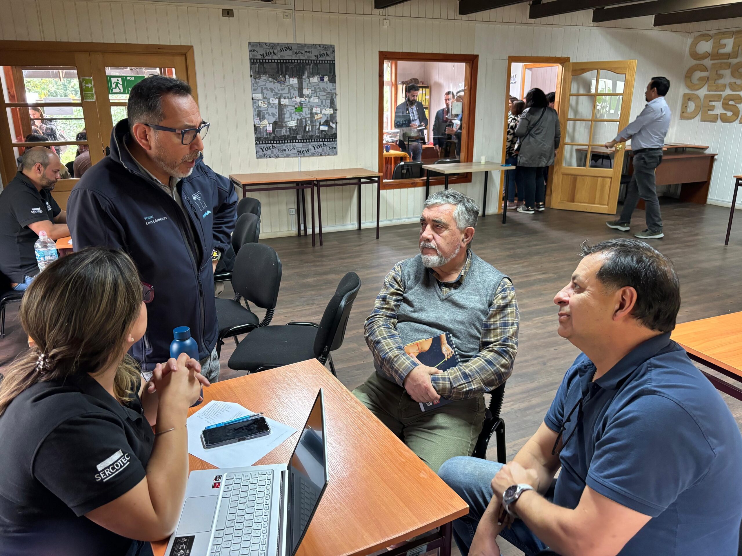 Seremi de Economía inicia catastro de afectados por incendio de locales comerciales en Ancud