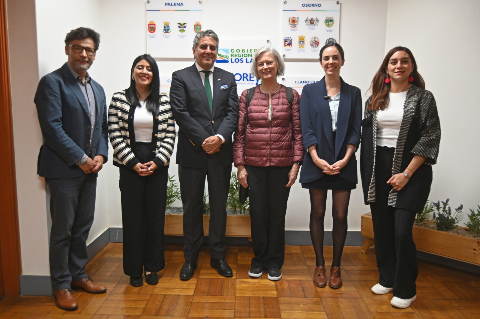 Gobernador regional y expertos de UNESCO se reúnen para dar inicio a visita a Iglesias Patrimoniales de Chiloé