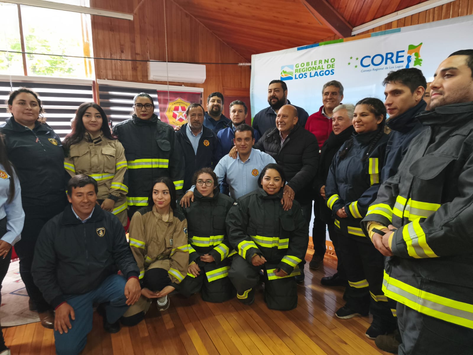 Gobierno Regional entrega equipos de protección a Bomberos de Chiloé