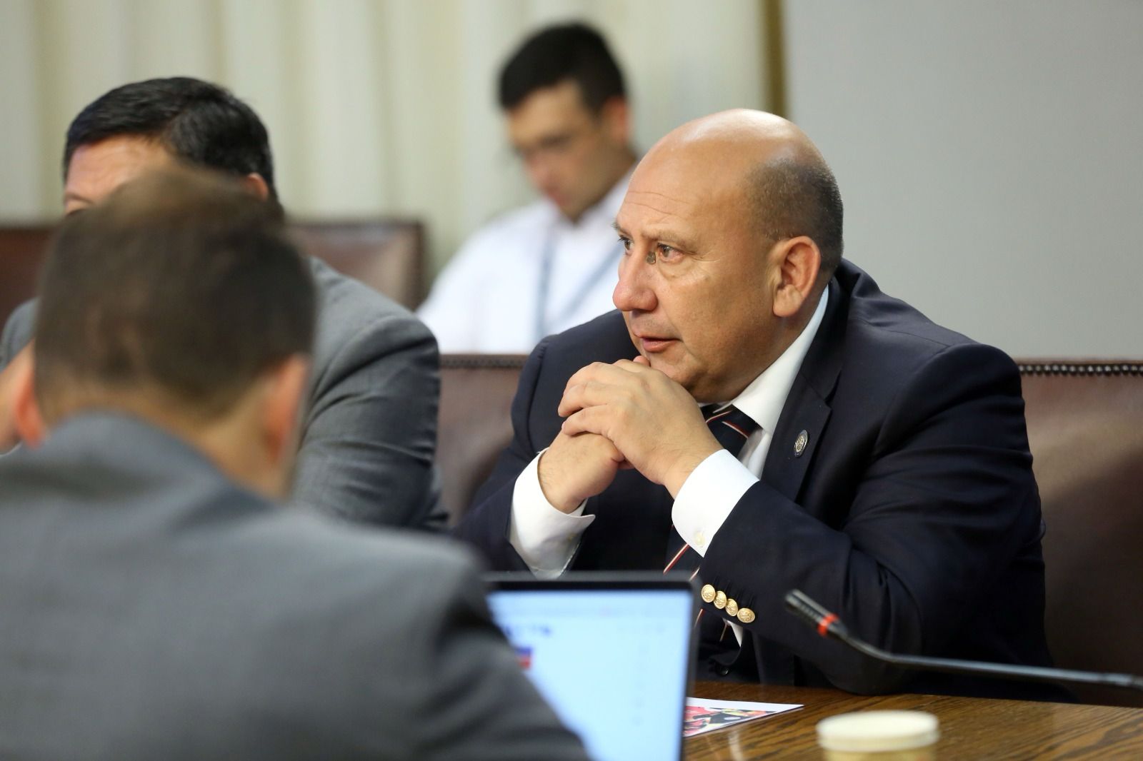 Diputado Bórquez propone restricciones en beneficios estatales para extranjeros irregulares