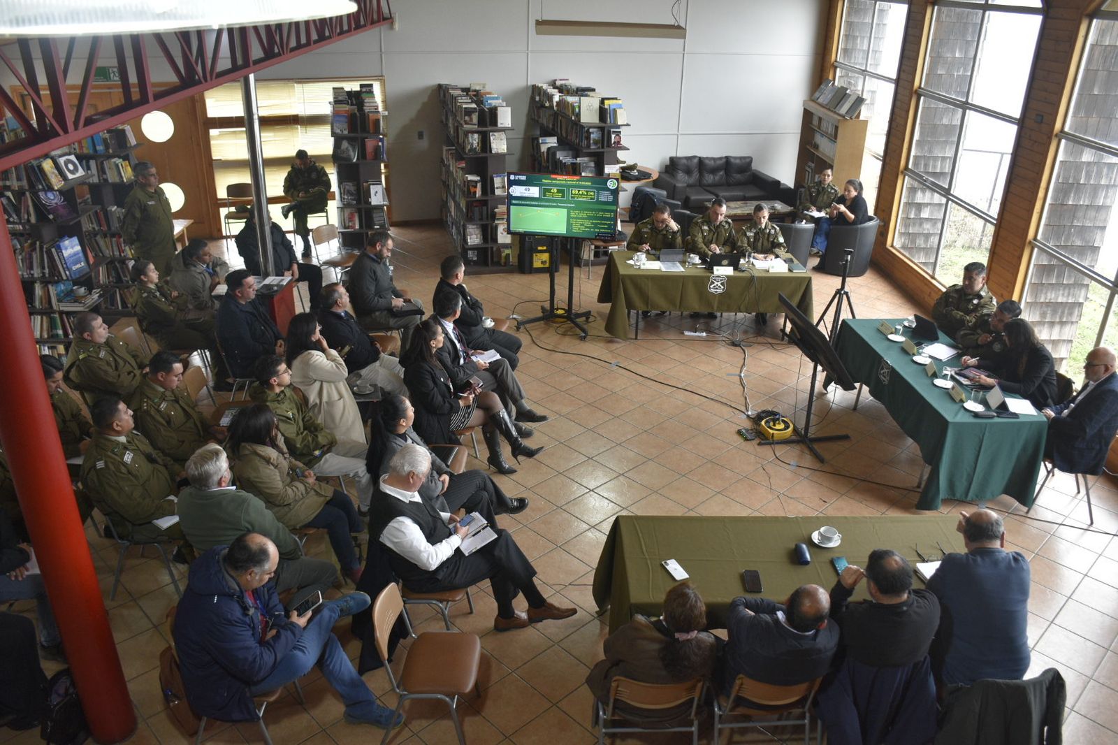 Autoridades refuerzan coordinación en seguridad pública en nueva Sesión STOP en Chiloé