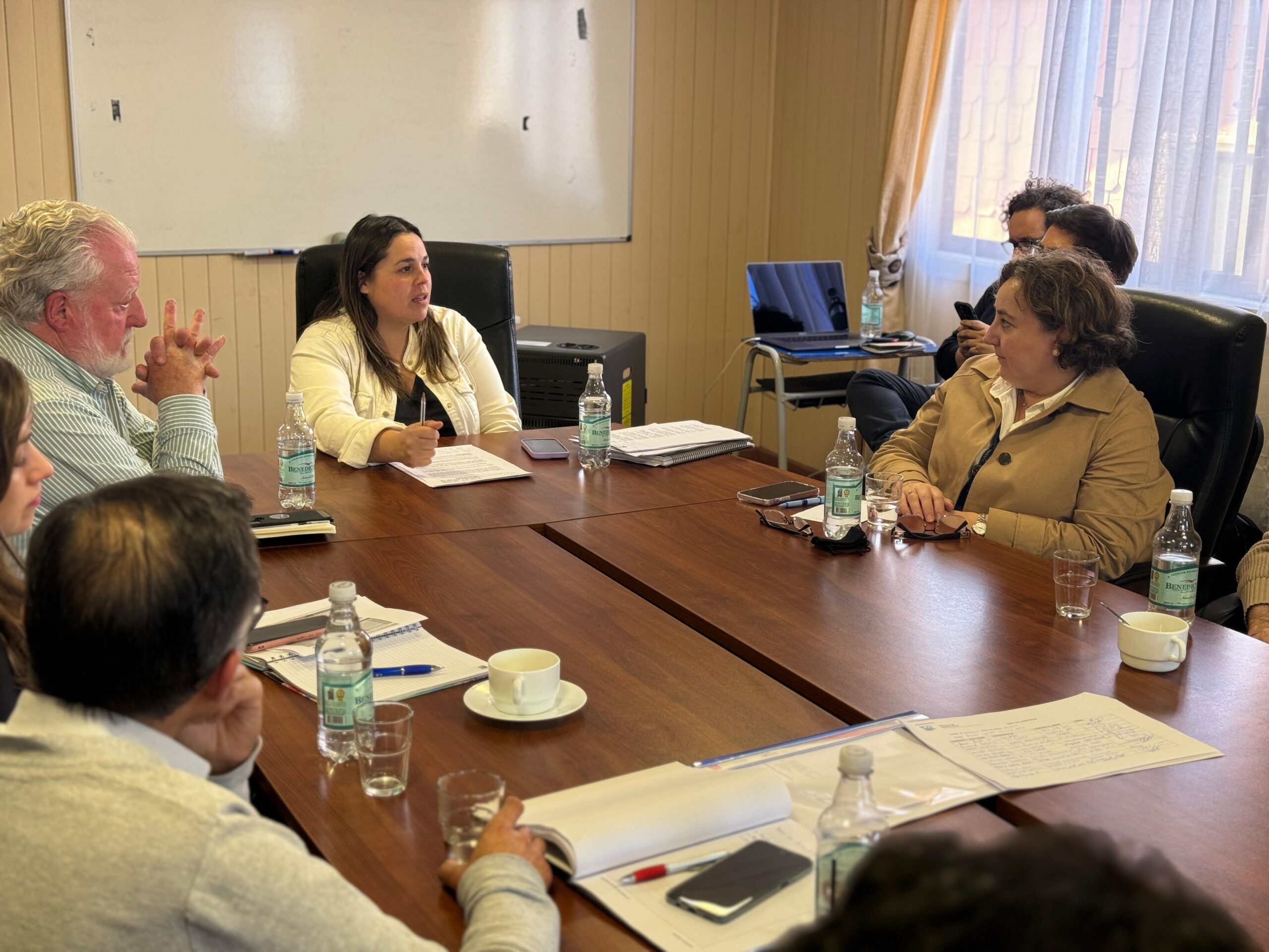 Alcaldesa Javiera Yáñez valoró inicio del diseño para la reposición del Cesfam de Curaco de Vélez