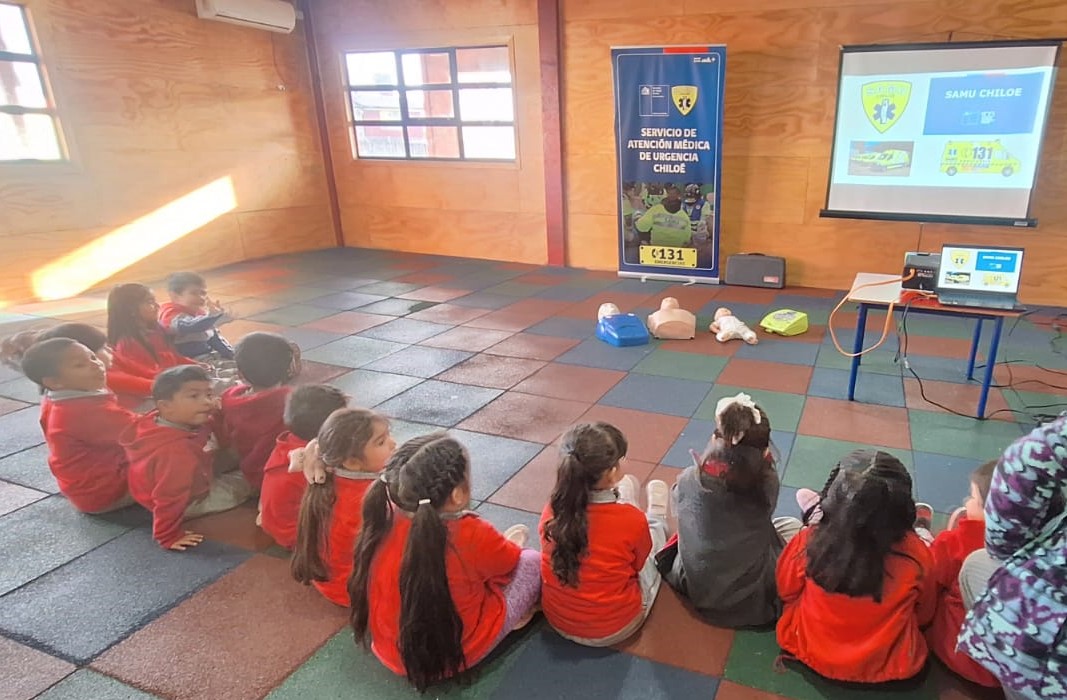 SAMU Chiloé promueve el buen uso del 131 y de las ambulancias