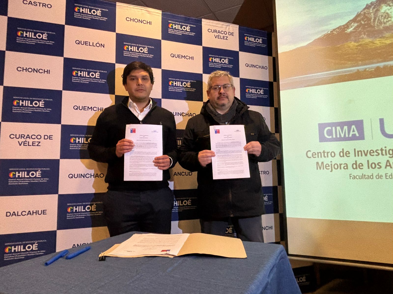 SLEP Chiloé firmó convenio de colaboración con la Universidad del Desarrollo