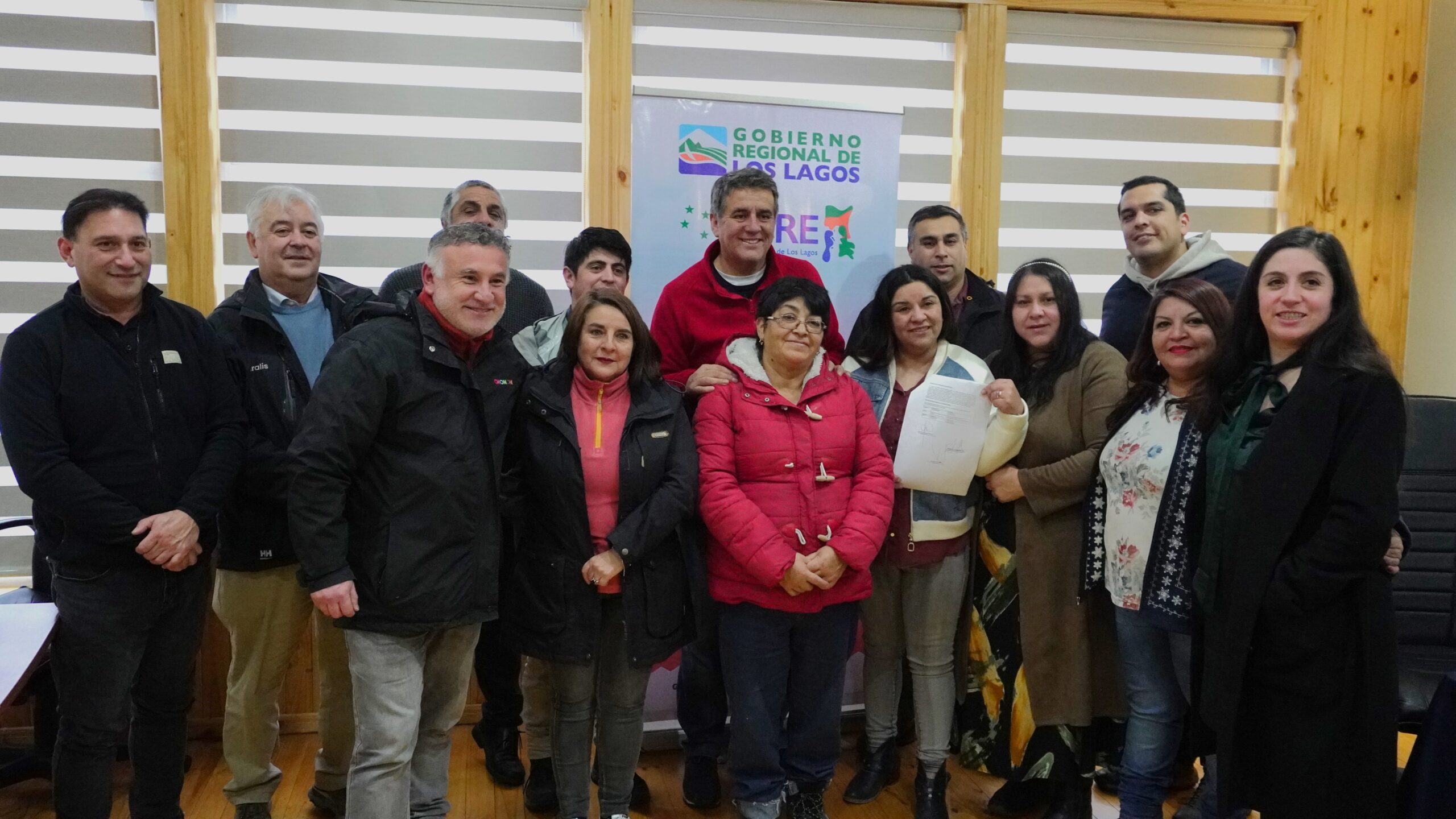 291 familias de Chonchi se acercan a una solución sanitaria gracias a convenio firmado entre el GORE, el municipio y Suralis