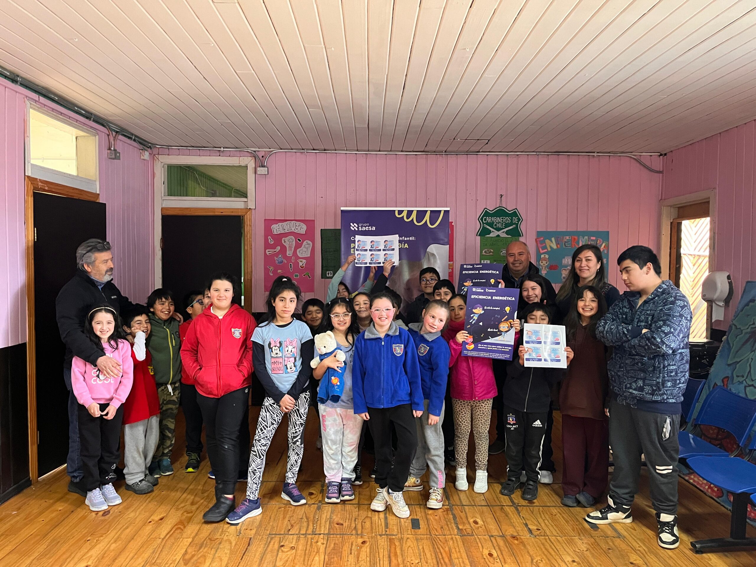 Saesa visitó escuelas rurales para difundir concurso de pintura infantil sobre energía eficiente