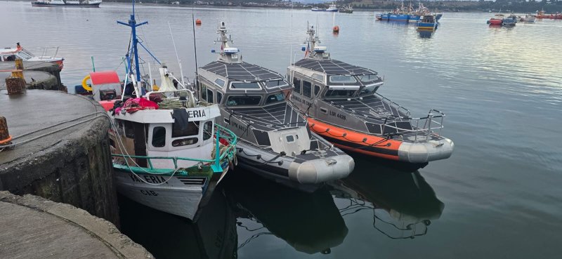 Armada de Chile ejecuta operación “Marejada” para combatir el robo de salmón en Chiloé