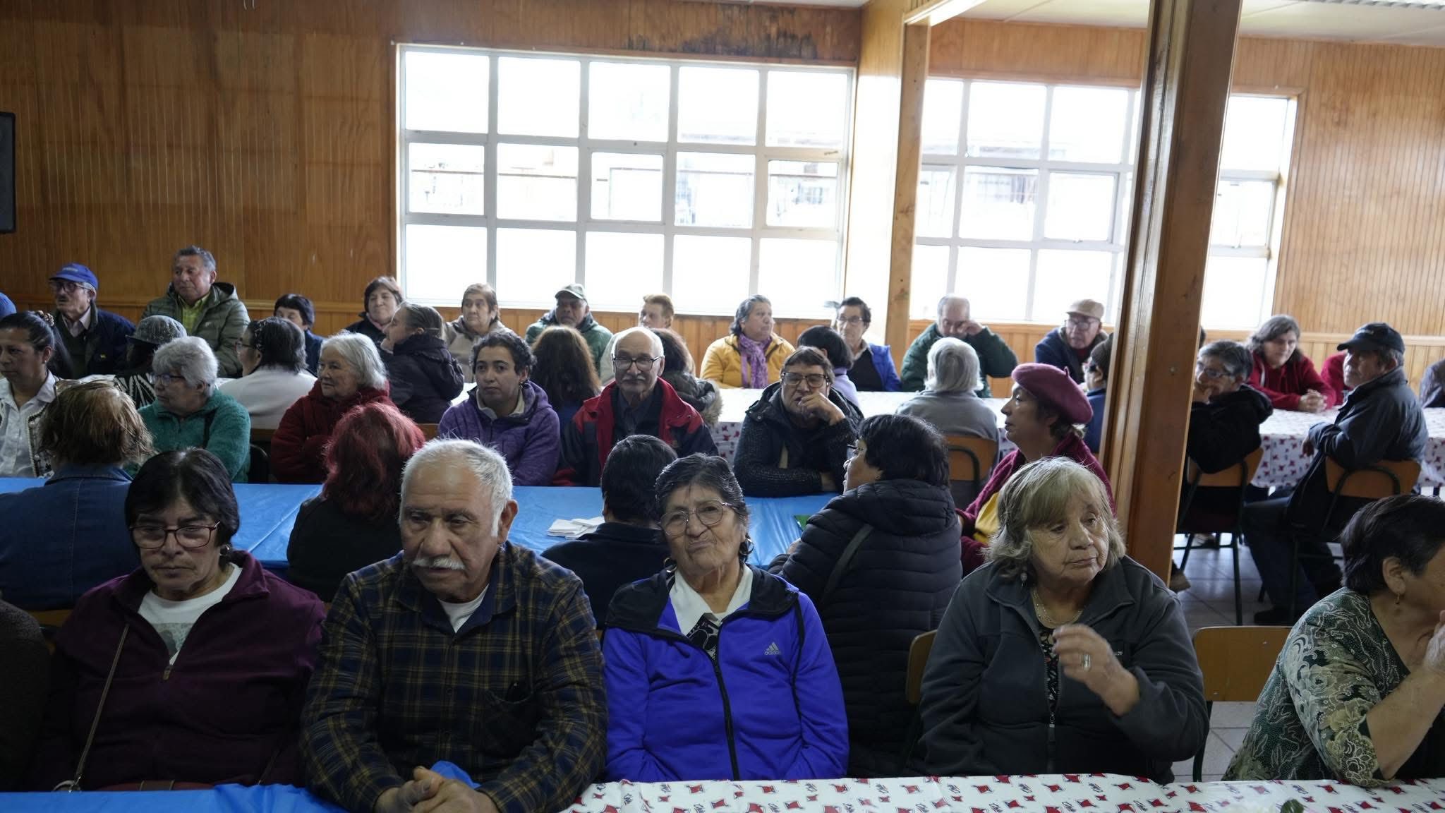 Adultos mayores de Curaco de Vélez aportan ideas en actualización del Plan de Cultura