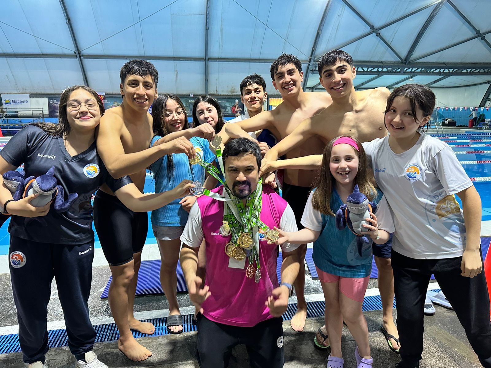 Club Natación Castro en Lima obtiene 26 medallas en la Tercera Copa Shark