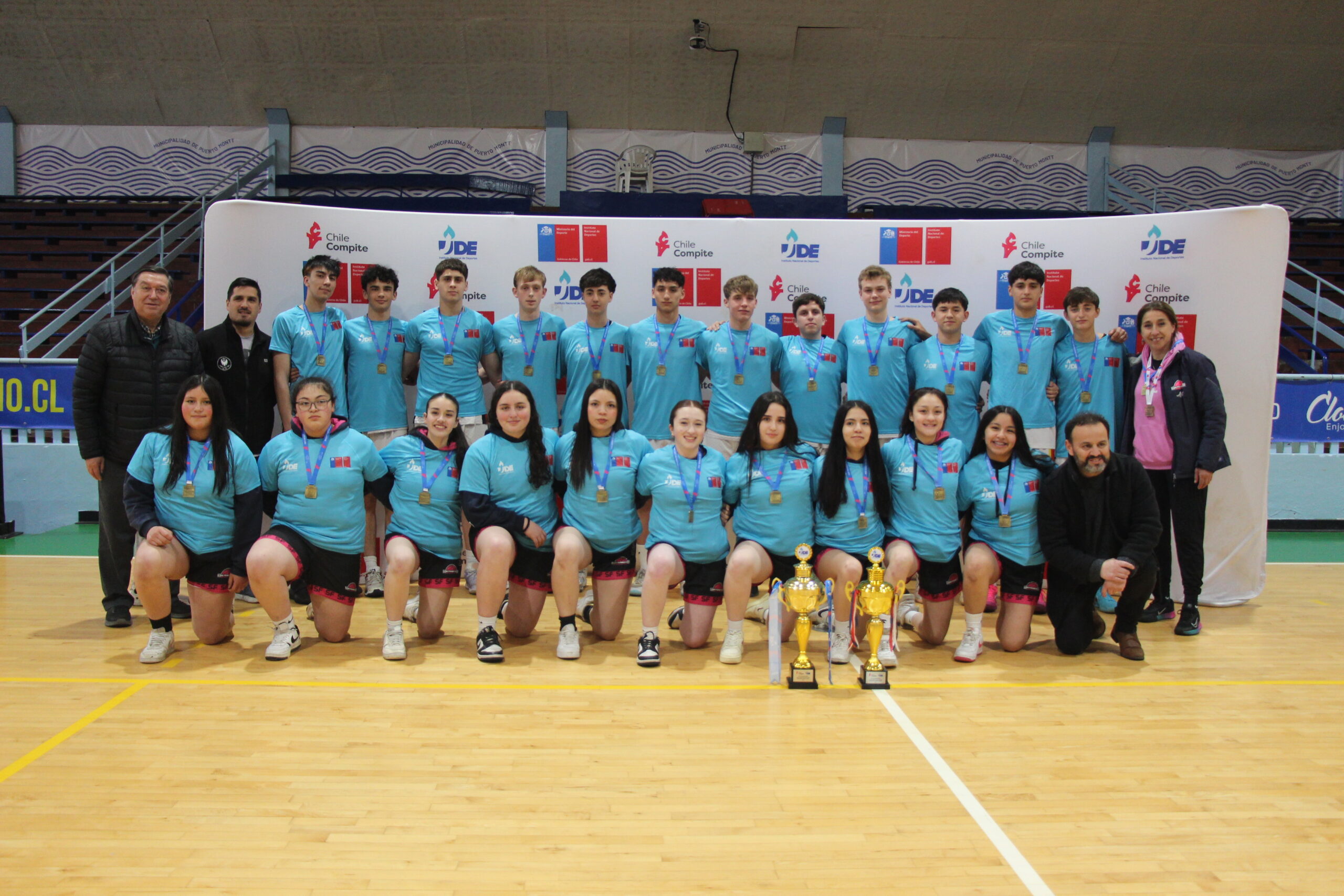 Castro y Puerto Varas representarán a la región en básquetbol categoría juvenil de los Juegos Deportivos Escolares