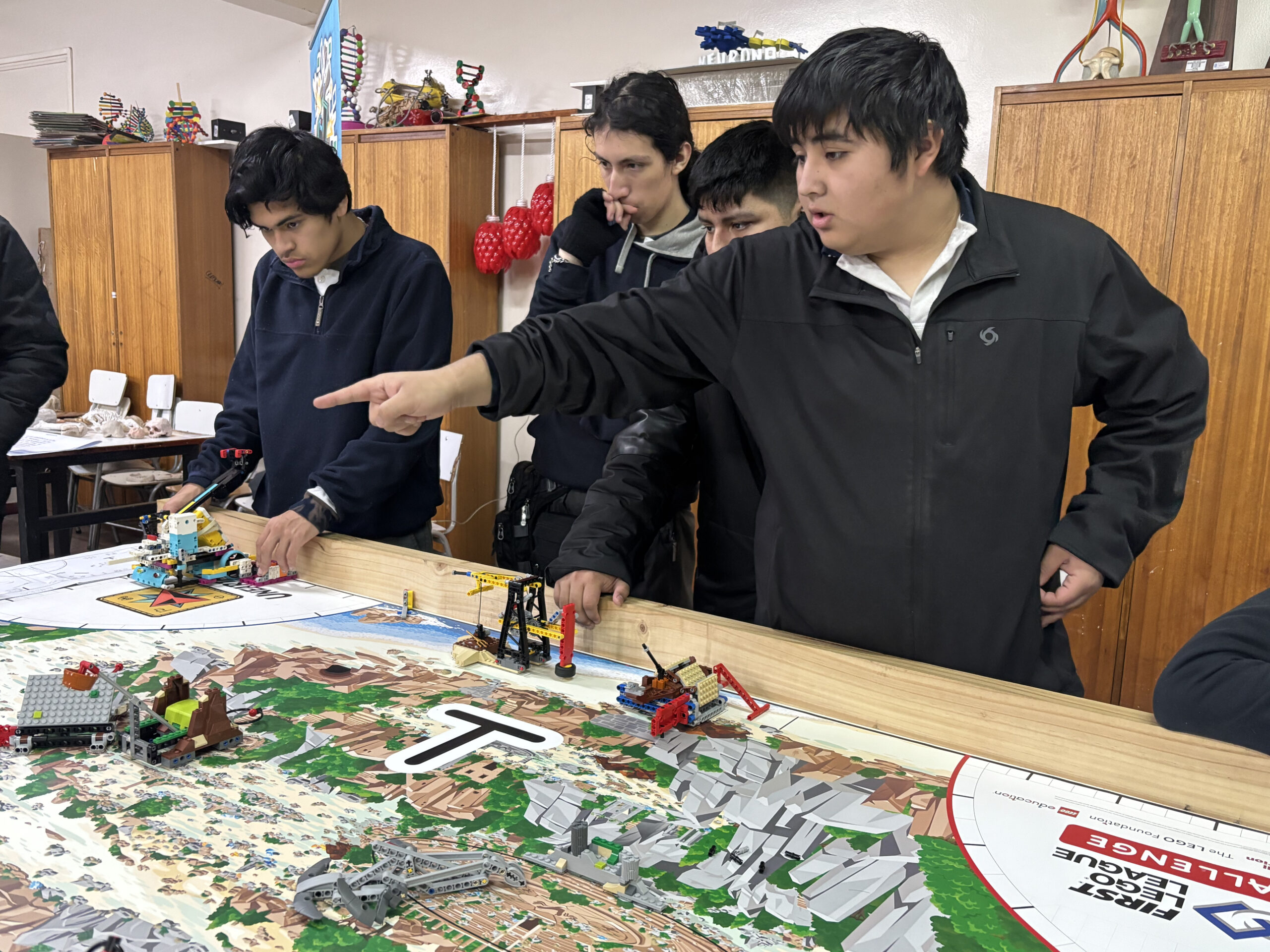 Taller de robótica del Liceo Politécnico de Castro competirá en Puerto Montt y Punta Arenas