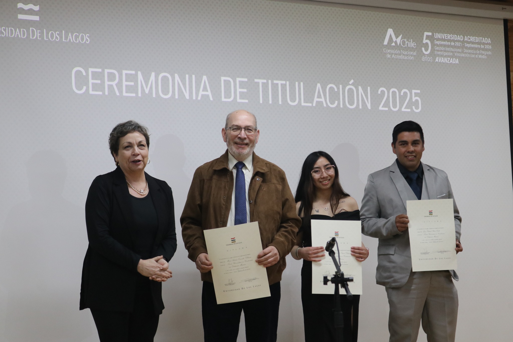 Nunca dejamos de aprender: Estudiante se titula a los 65 años en la ULagos Chiloé