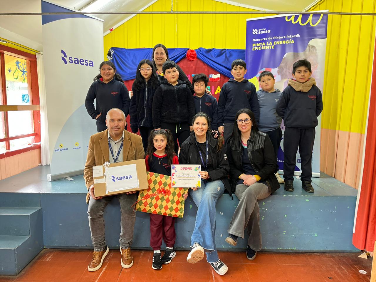 Saesa premia a seis estudiantes por sus pinturas sobre la energía eficiente